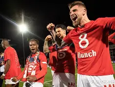 形容十分谨慎一点不敢疏忽