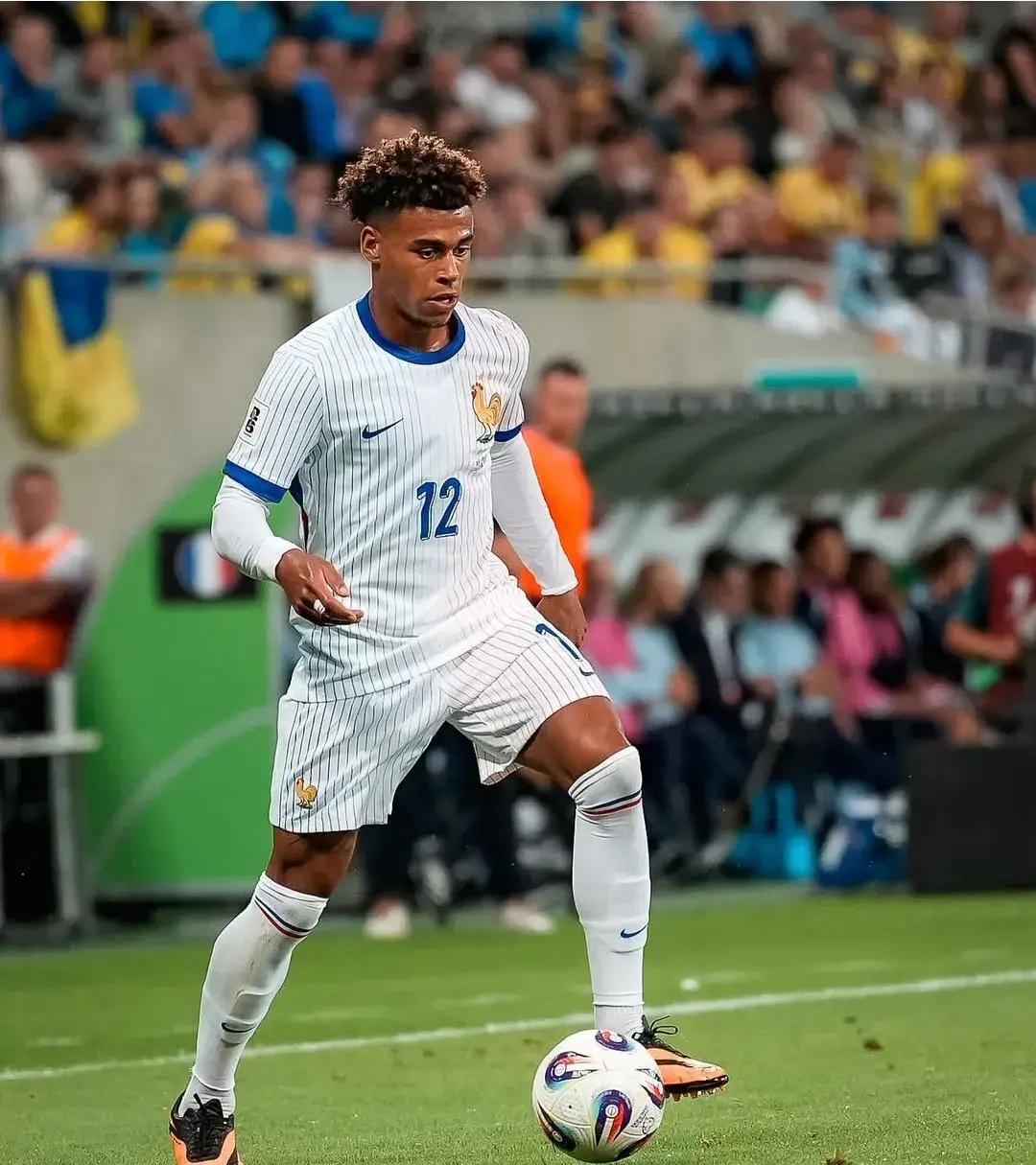 巴黎圣日耳曼迎社区盾关键赛，今夜主帅复盘，引发热议，身体对抗强度拉满